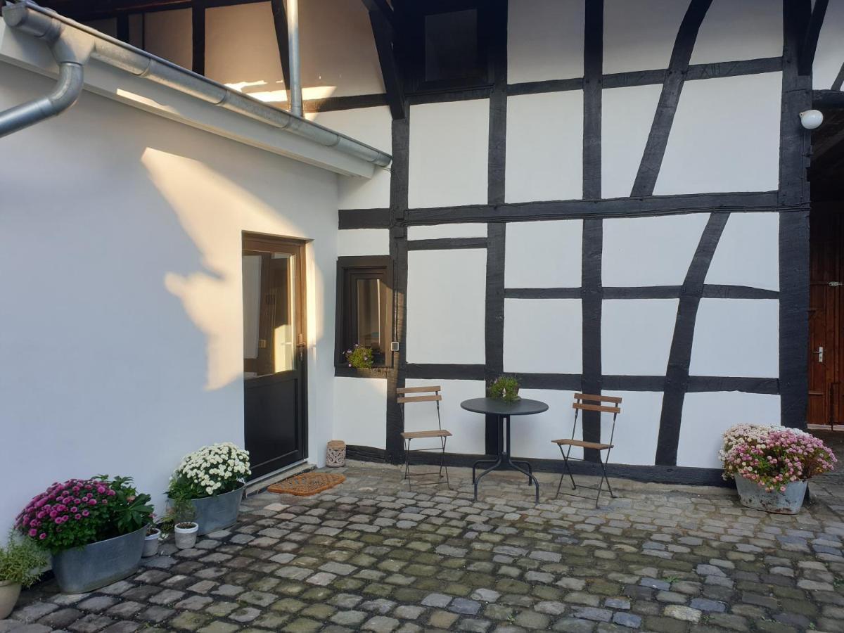 Duex-Hof Apartment Fachwerkhaus Bornheim  Bagian luar foto
